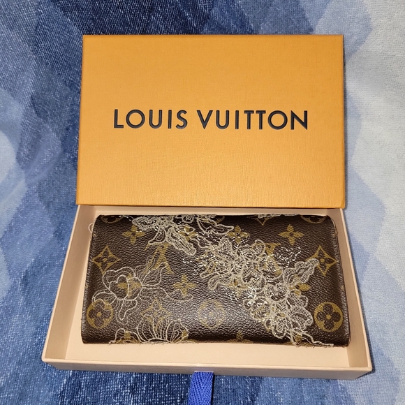 Louis Vuitton Sarah Limited Edition Monogram Dentelle Brown Wallet with box - Picture 2 of 15